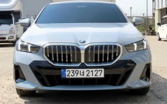 5시리즈 (G60) 530i xDrive BMW 2024/10 9,663km